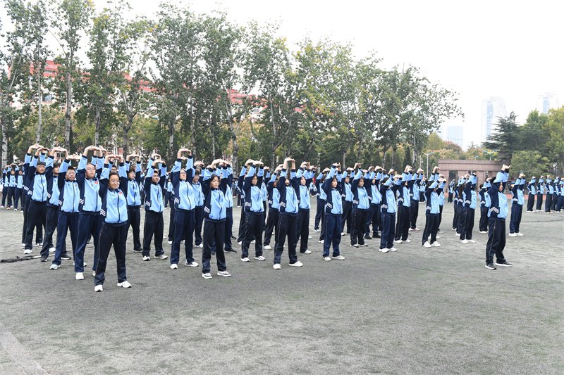 校本部2024級(jí)舉行八段錦比賽
